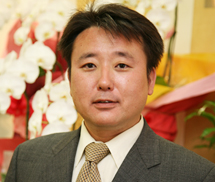 津田泰毅 花屋 フラワーアレンジメント お祝い